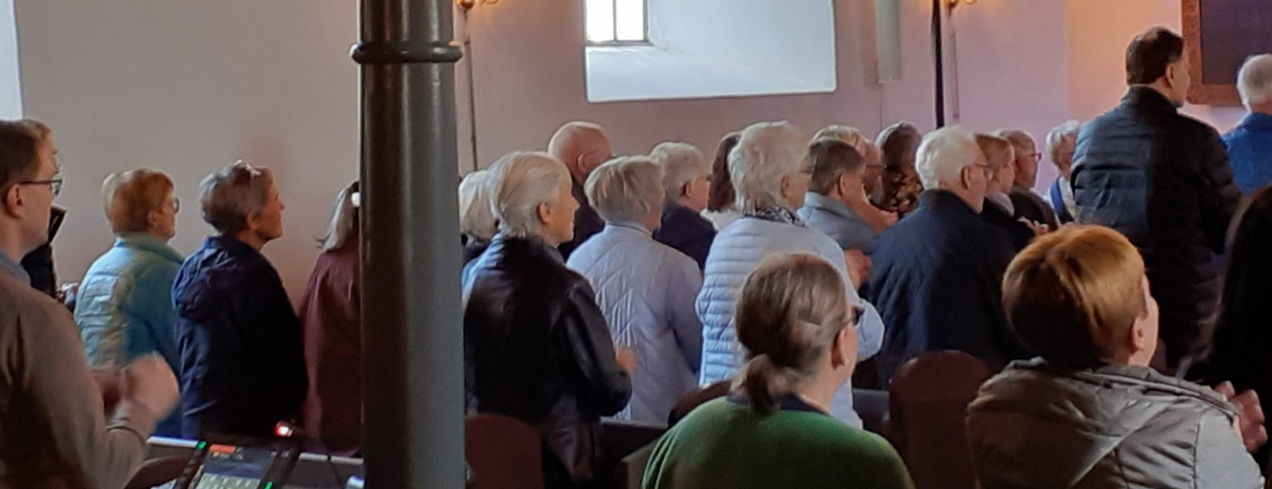 Menighed til gudstjeneste i Holbøl kirke, aktiviteter